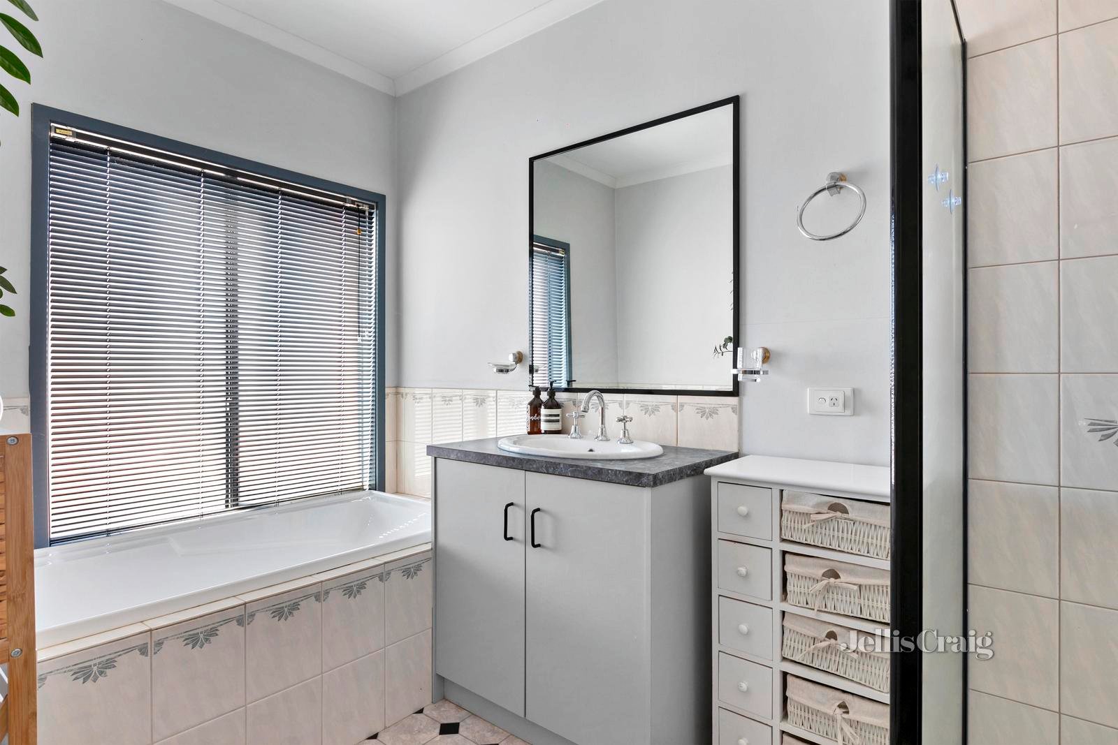 6 Crespin Place, Roxburgh Park image 7