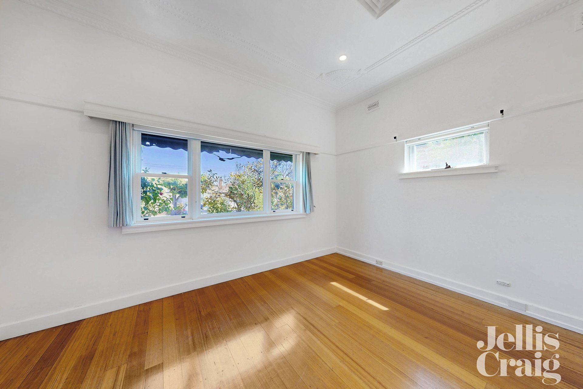 6 Creswick Grove, Mckinnon image 4