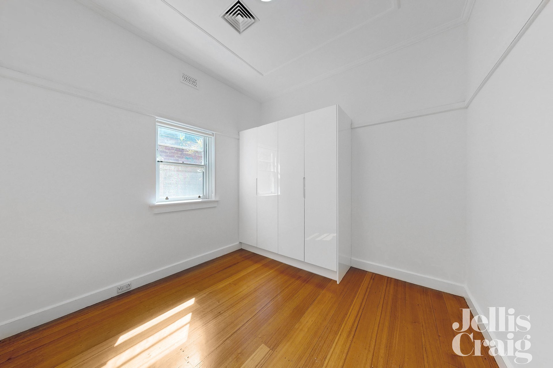 6 Creswick Grove, Mckinnon image 5