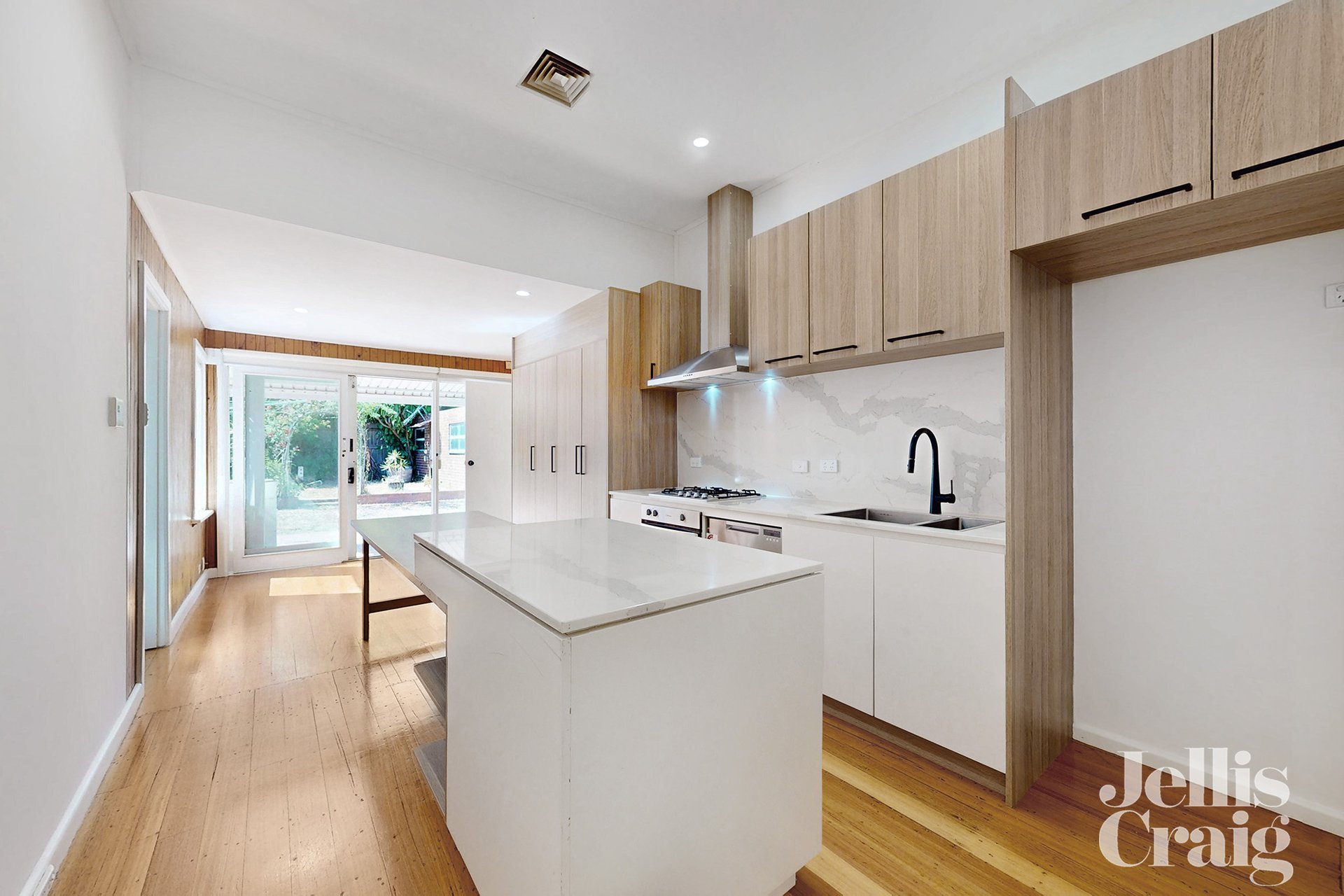 6 Creswick Grove, Mckinnon image 9