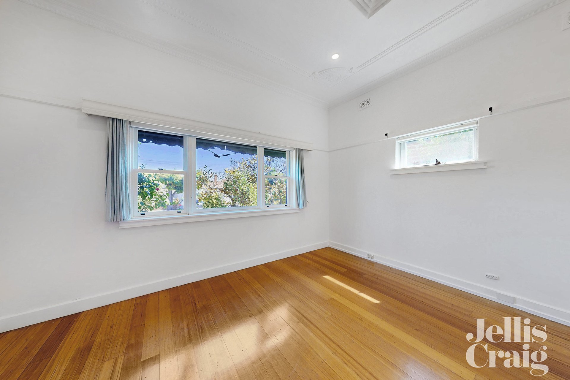 6 Creswick Grove, Mckinnon image 9