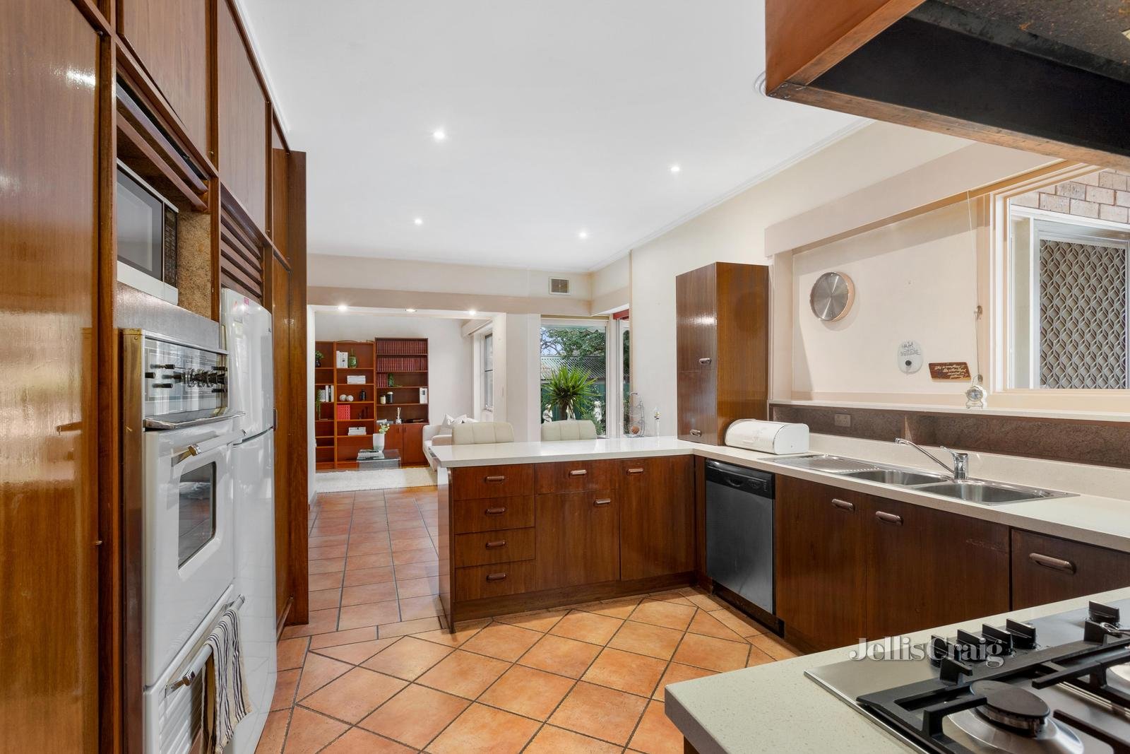 6 Curzon Street, Brighton East image 3