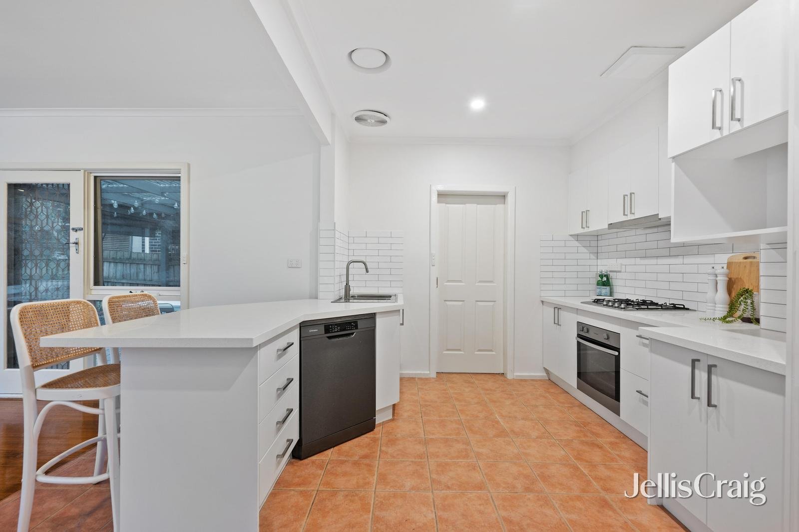 6 Dalmor Avenue, Mitcham image 5