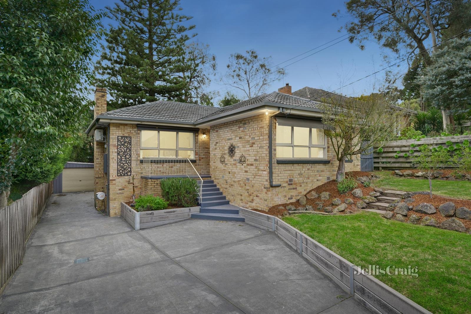 6 Dalmor Avenue, Mitcham image 1