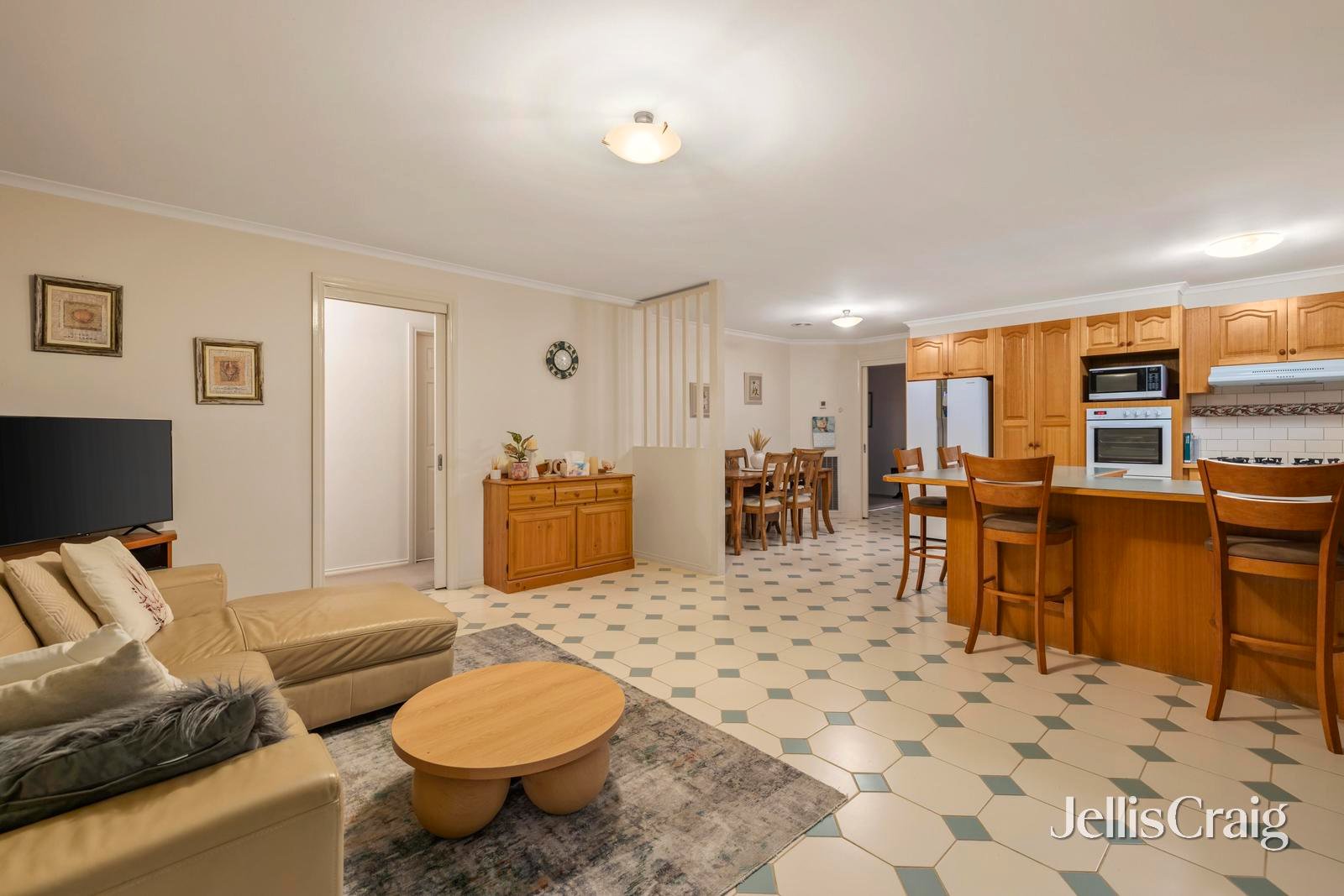 6 Daniel Court, Warranwood image 4