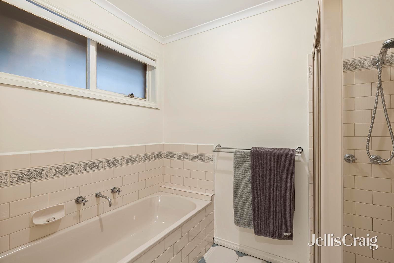 6 Daniel Court, Warranwood image 8