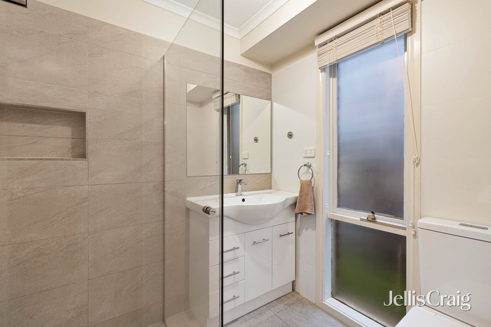 6 Daniel Court, Warranwood image 10