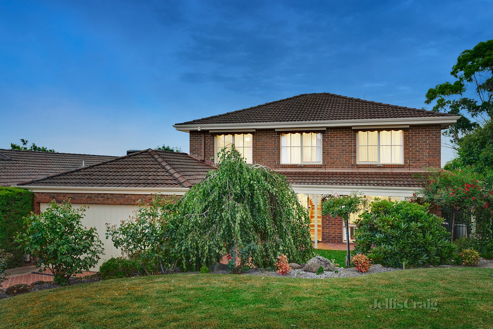 6 Darvell Close, Wheelers Hill image 1