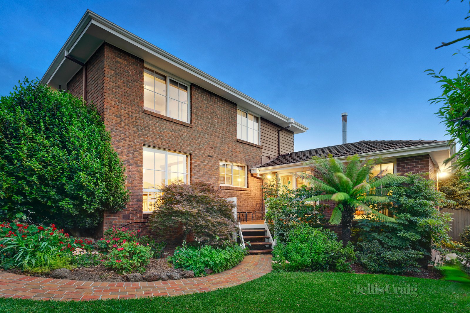 6 Darvell Close, Wheelers Hill image 2