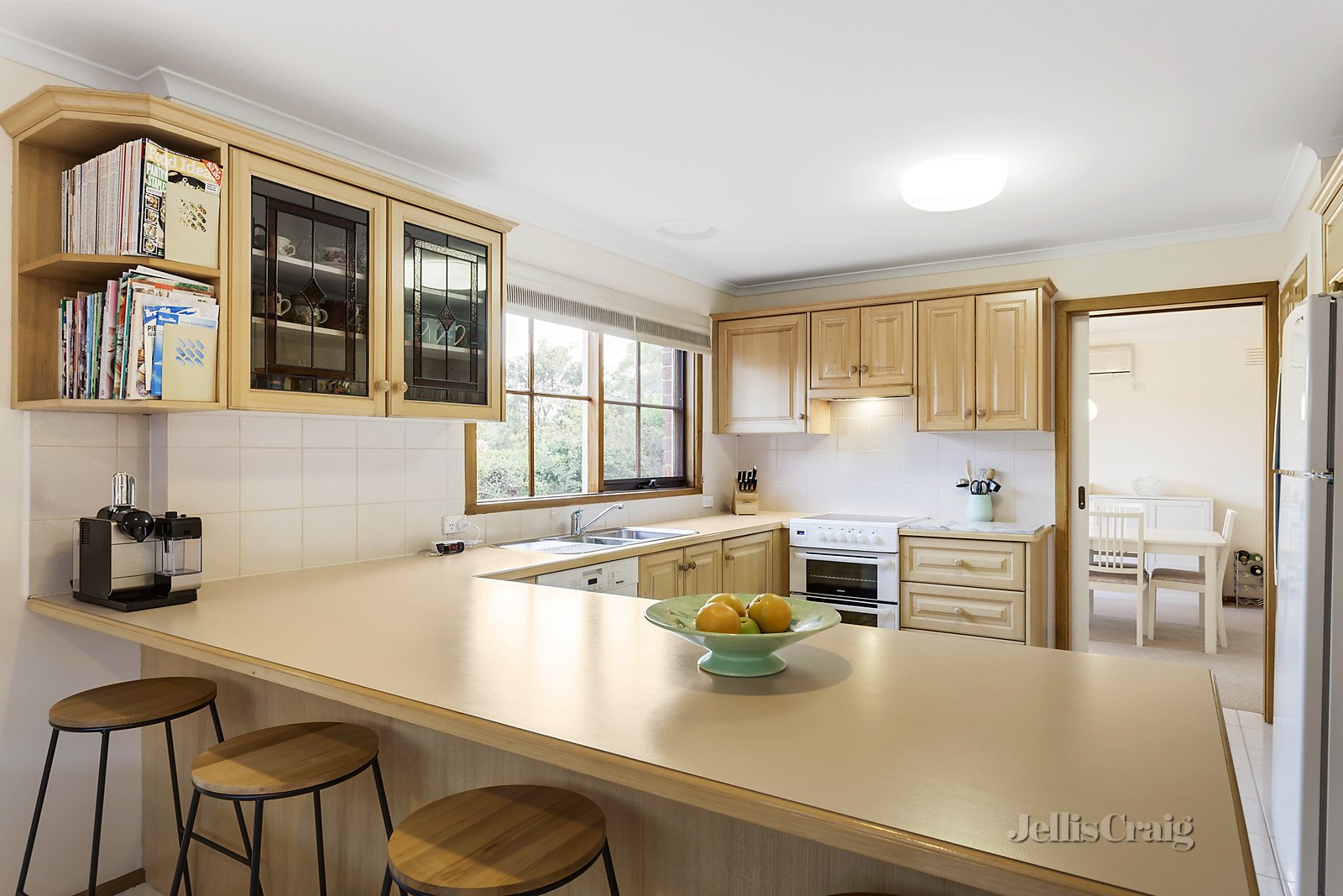 6 Darvell Close, Wheelers Hill image 3