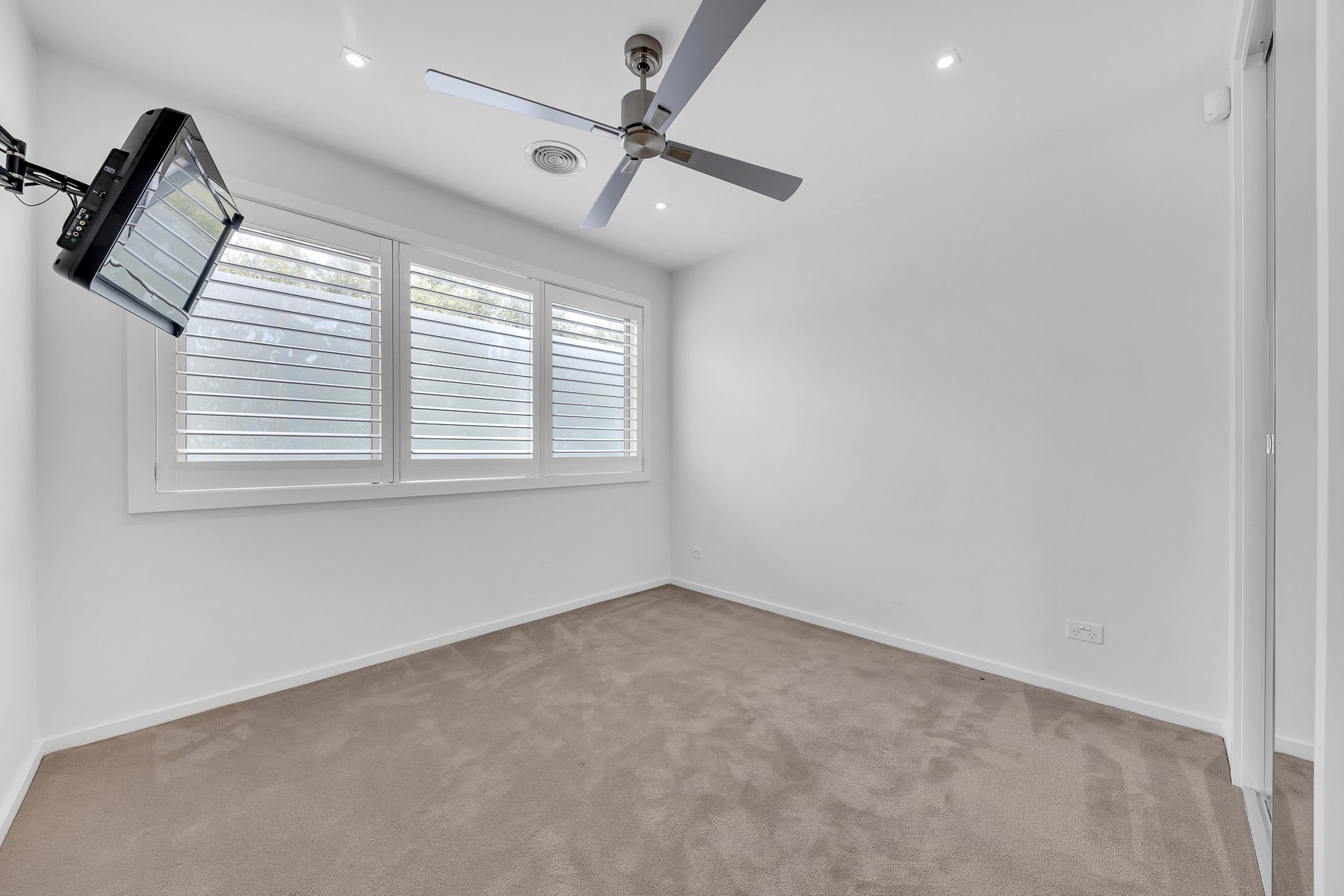 6 Davison Place, Geelong image 7