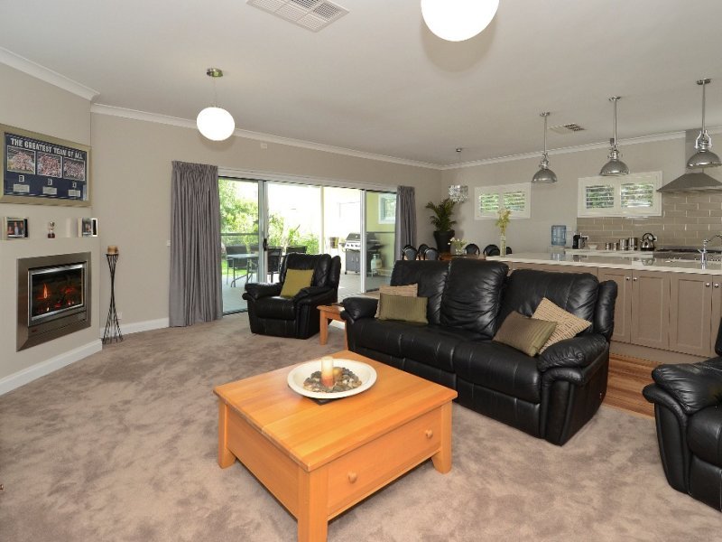 6 Dawson Street, East Geelong image 3
