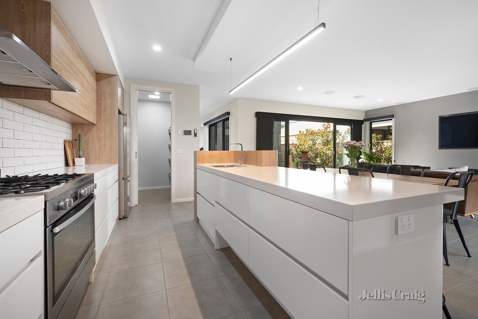 6 Distinction Drive, Alfredton image 7