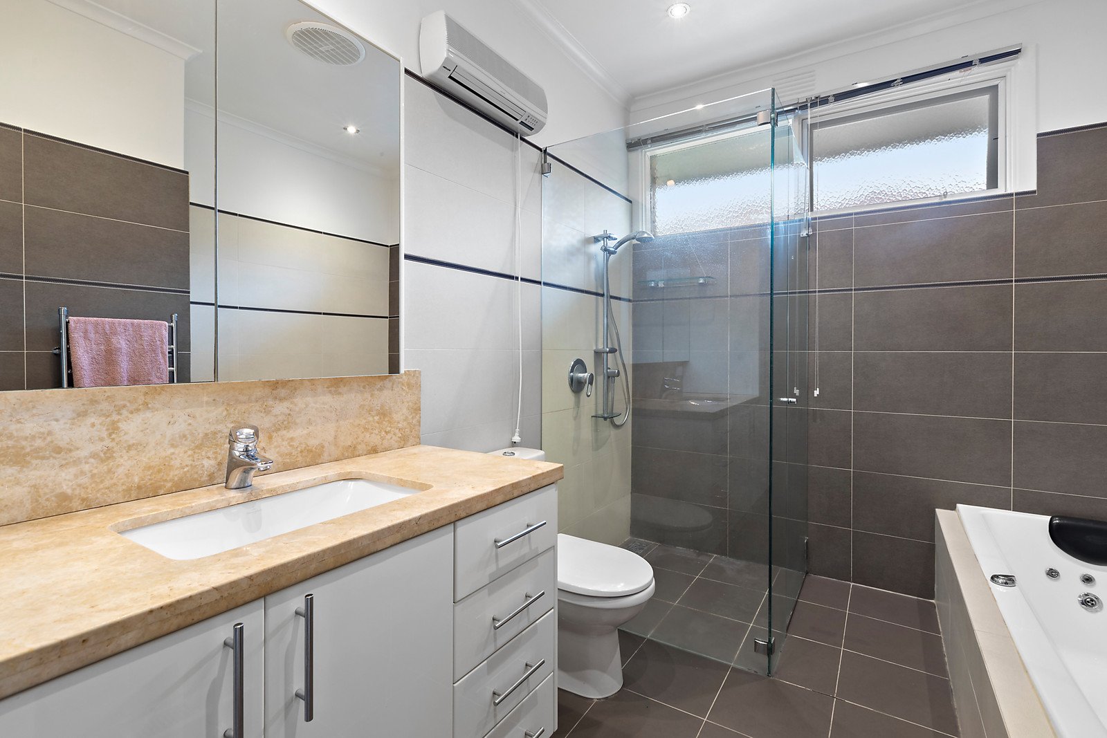 Property Gallery Thumbnail 12