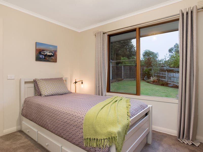 6 Donne Court, Mooroolbark image 8