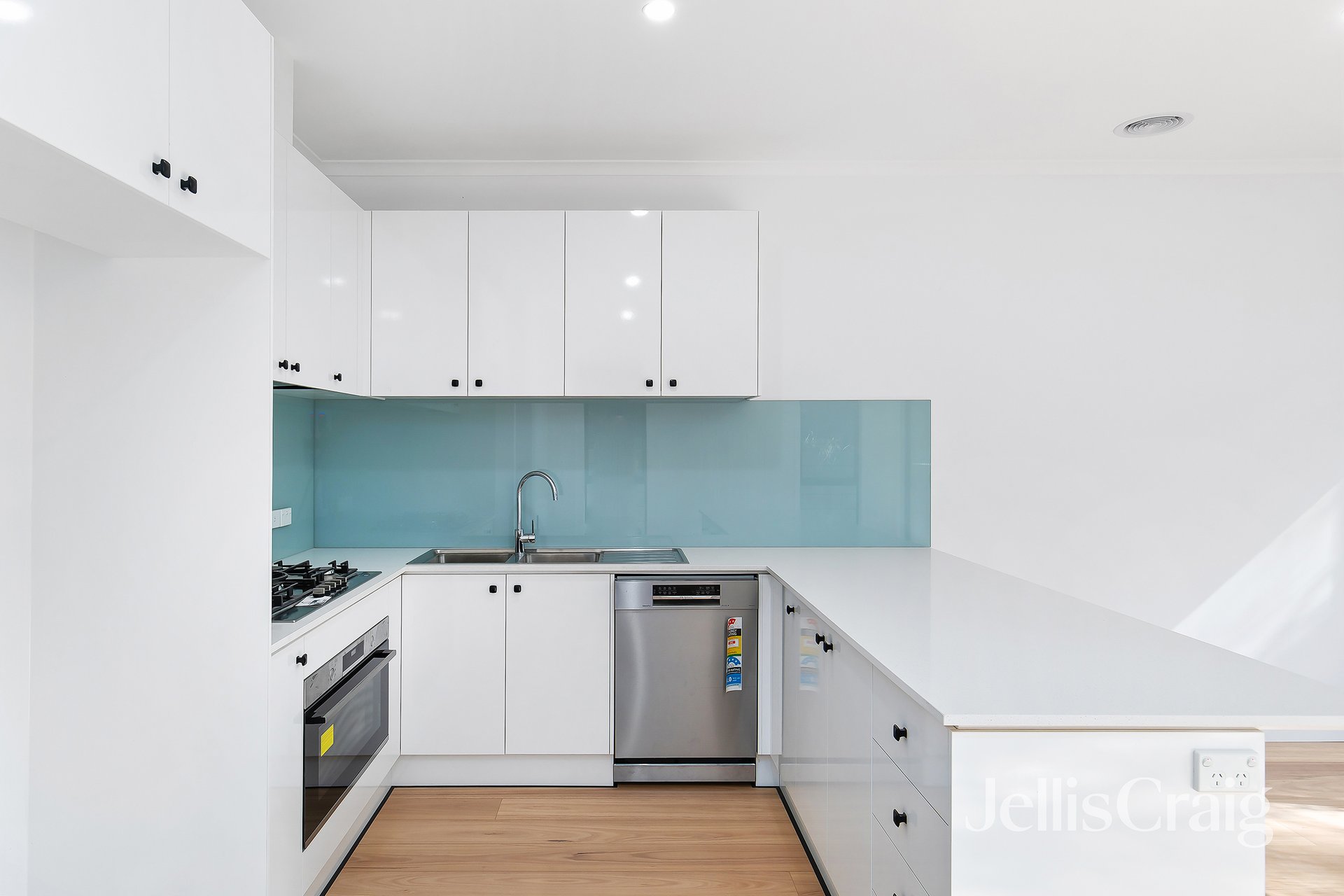 6 Douglas Street, Rosanna image 1