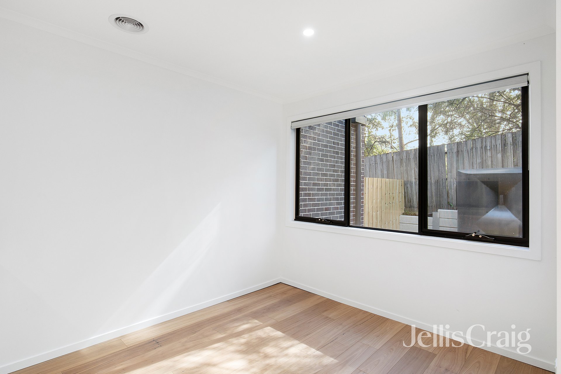 6 Douglas Street, Rosanna image 4