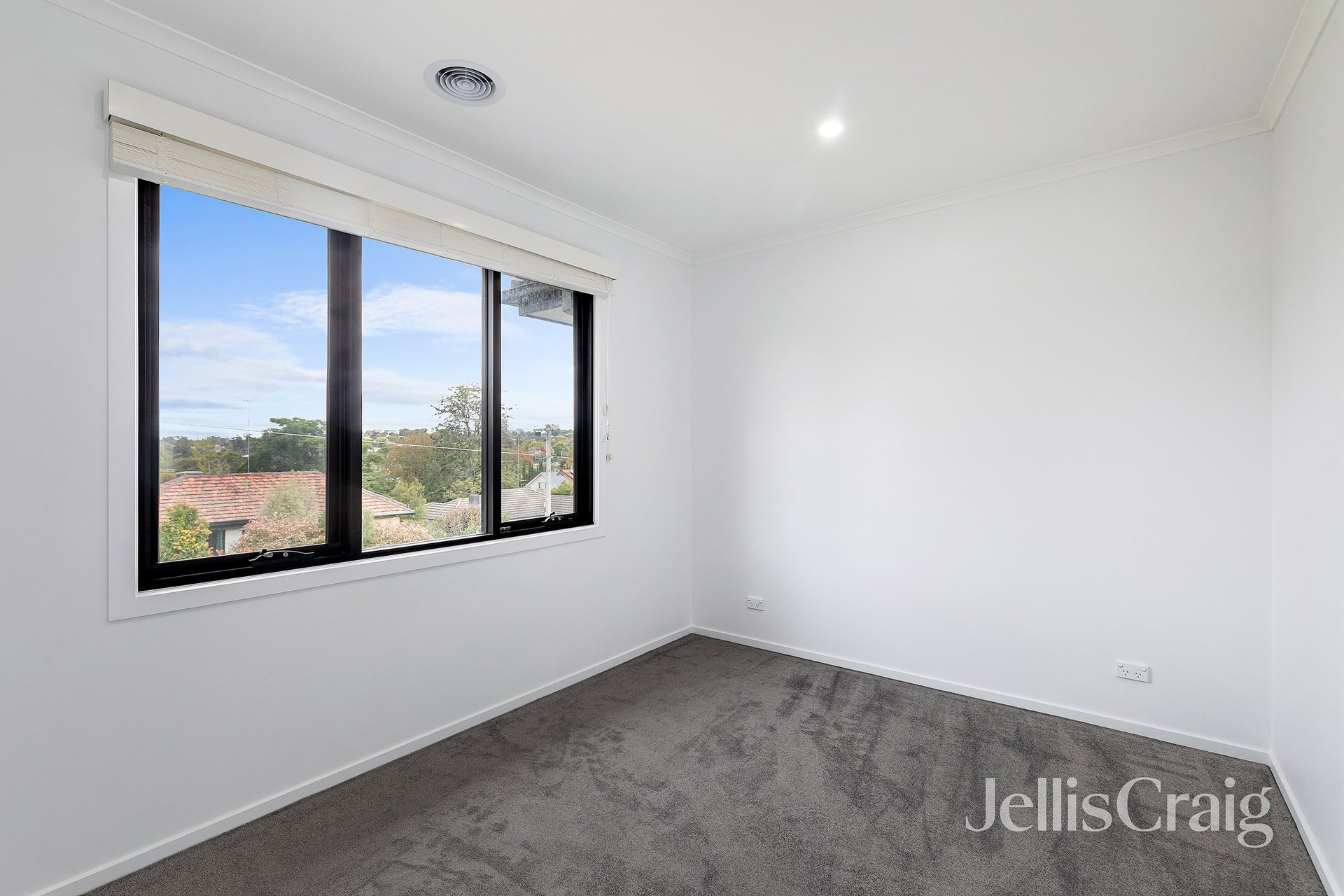 6 Douglas Street, Rosanna image 5