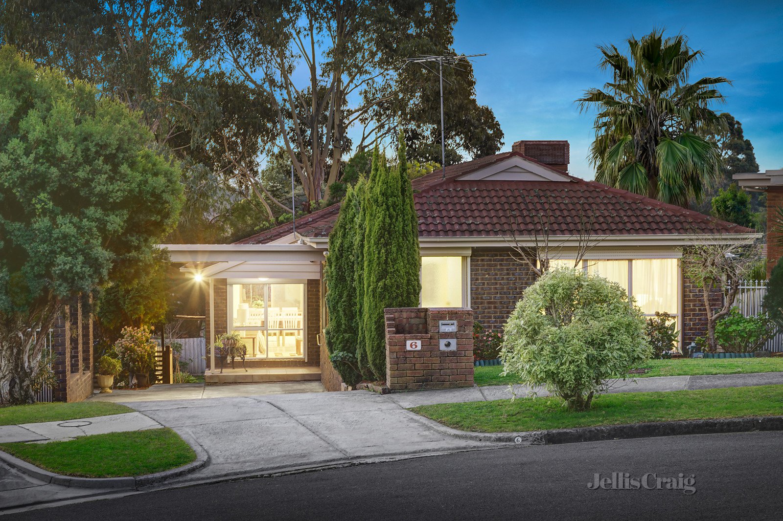 6 Drewe Close, Donvale image 1