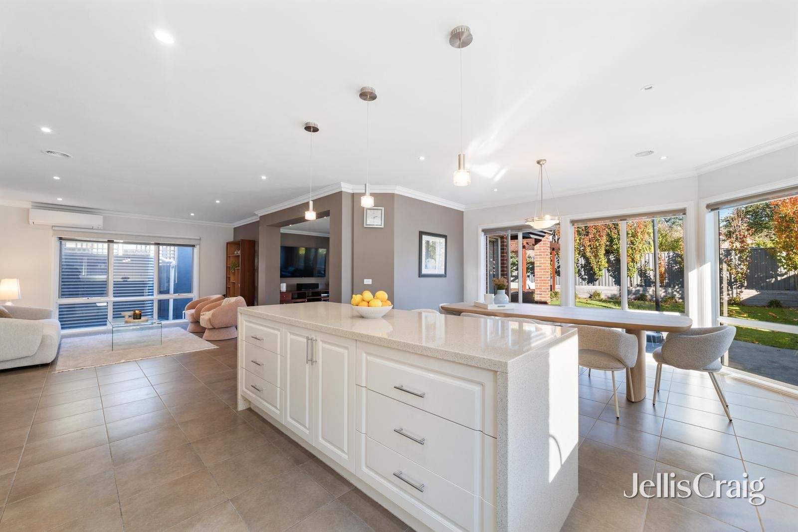 6 Dwyer Street, Blackburn image 5
