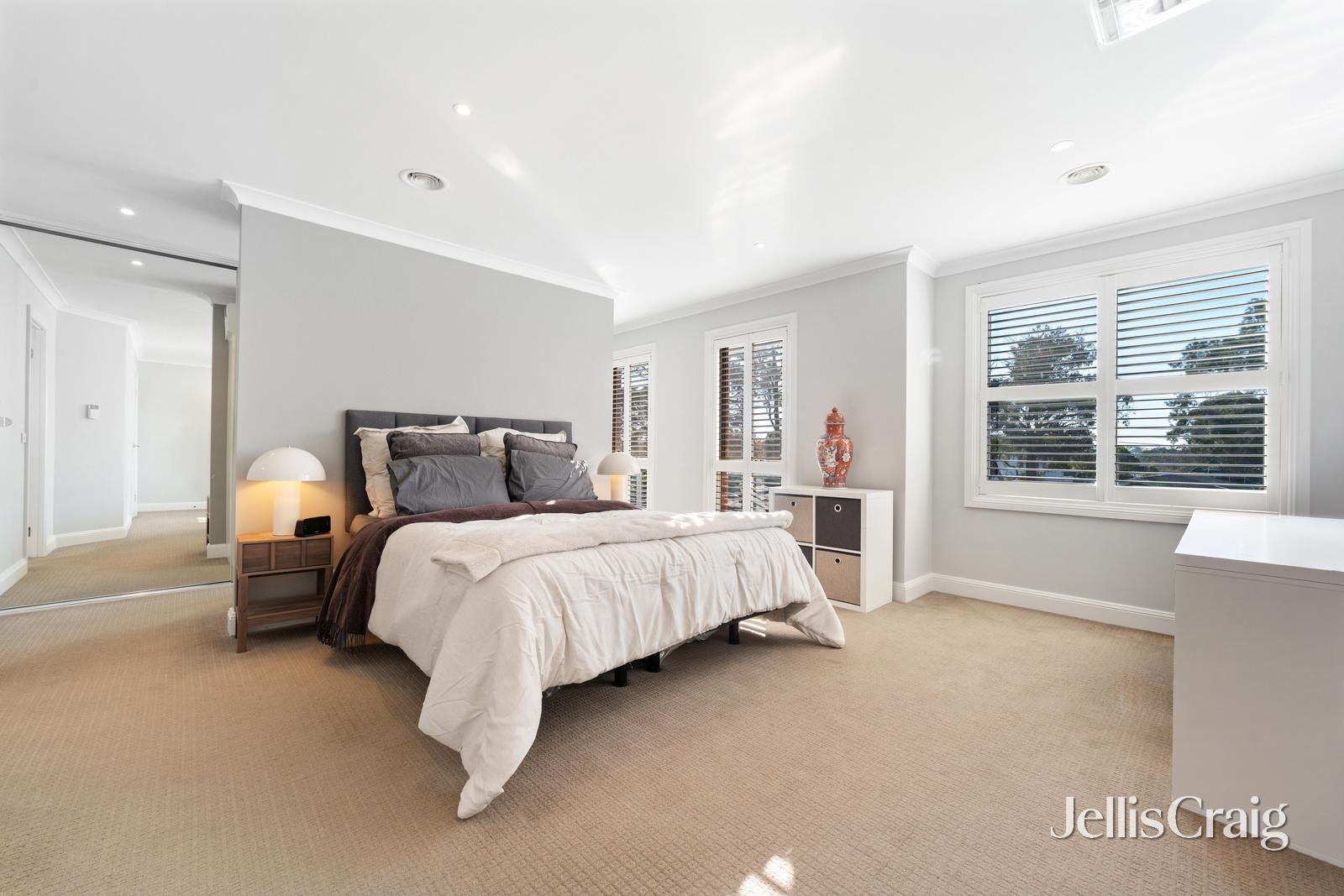 6 Dwyer Street, Blackburn image 9