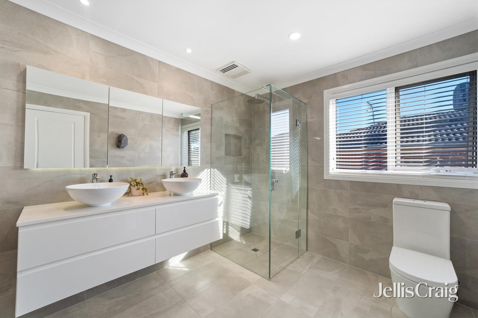 6 Dwyer Street, Blackburn image 10
