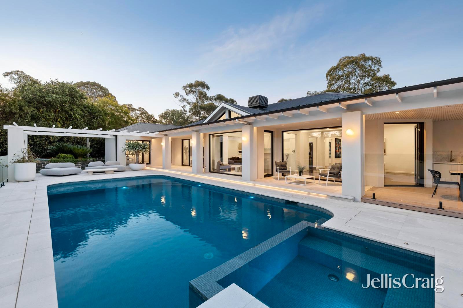 6 Eleanor Court, Donvale image 2
