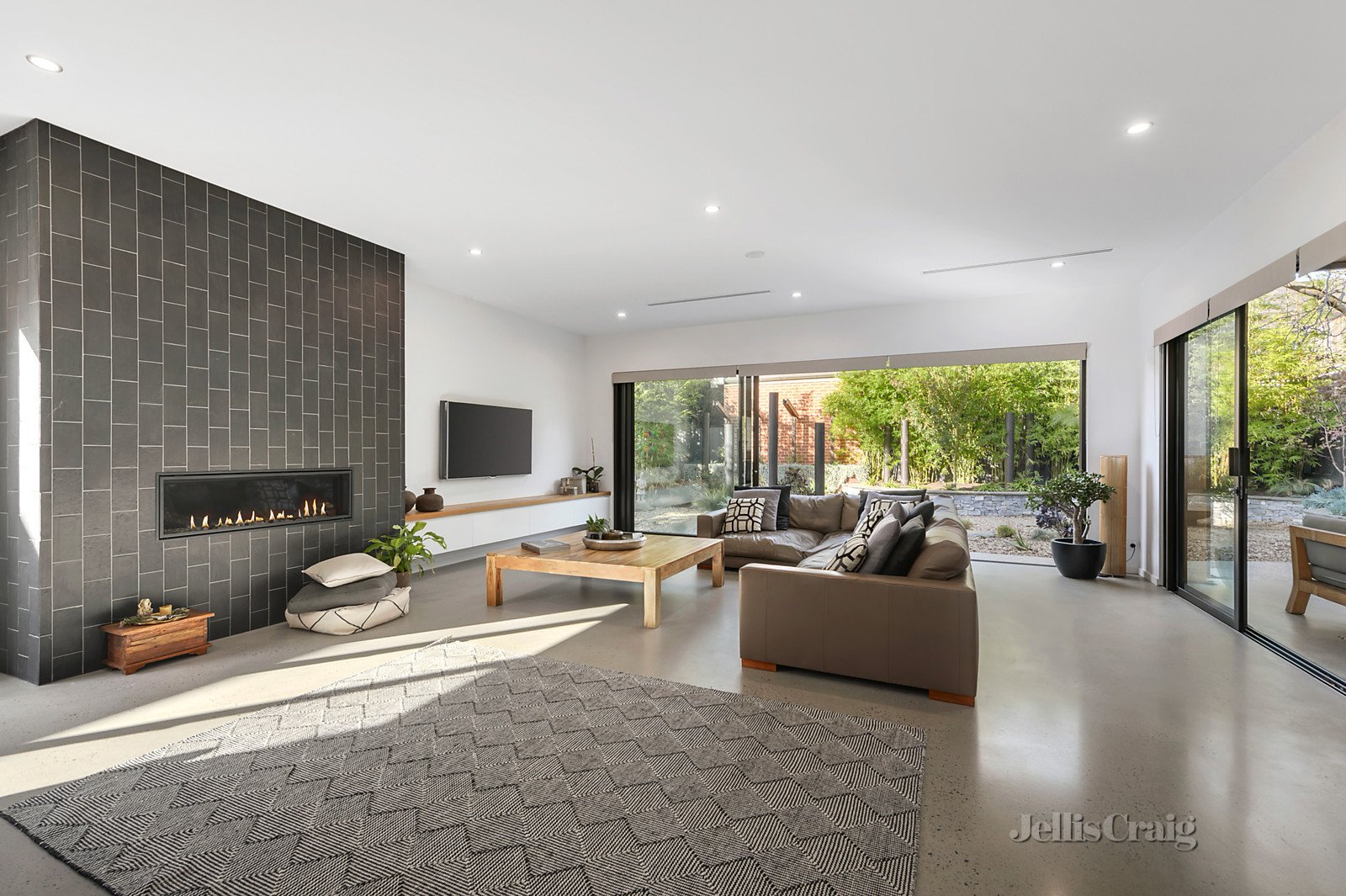 6 Ellis Road, Glen Iris image 3