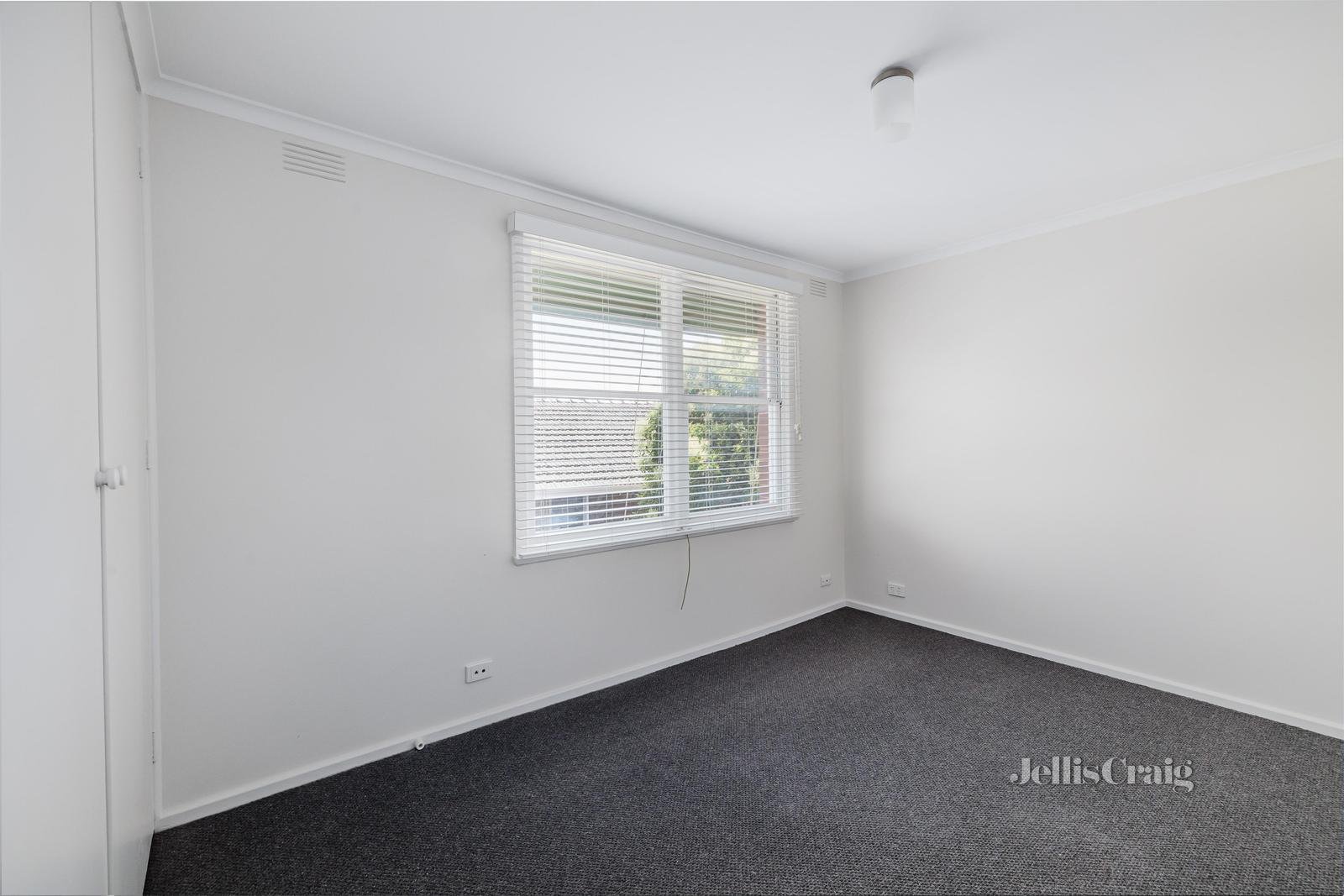 6 Elswill Street, Bentleigh East image 8