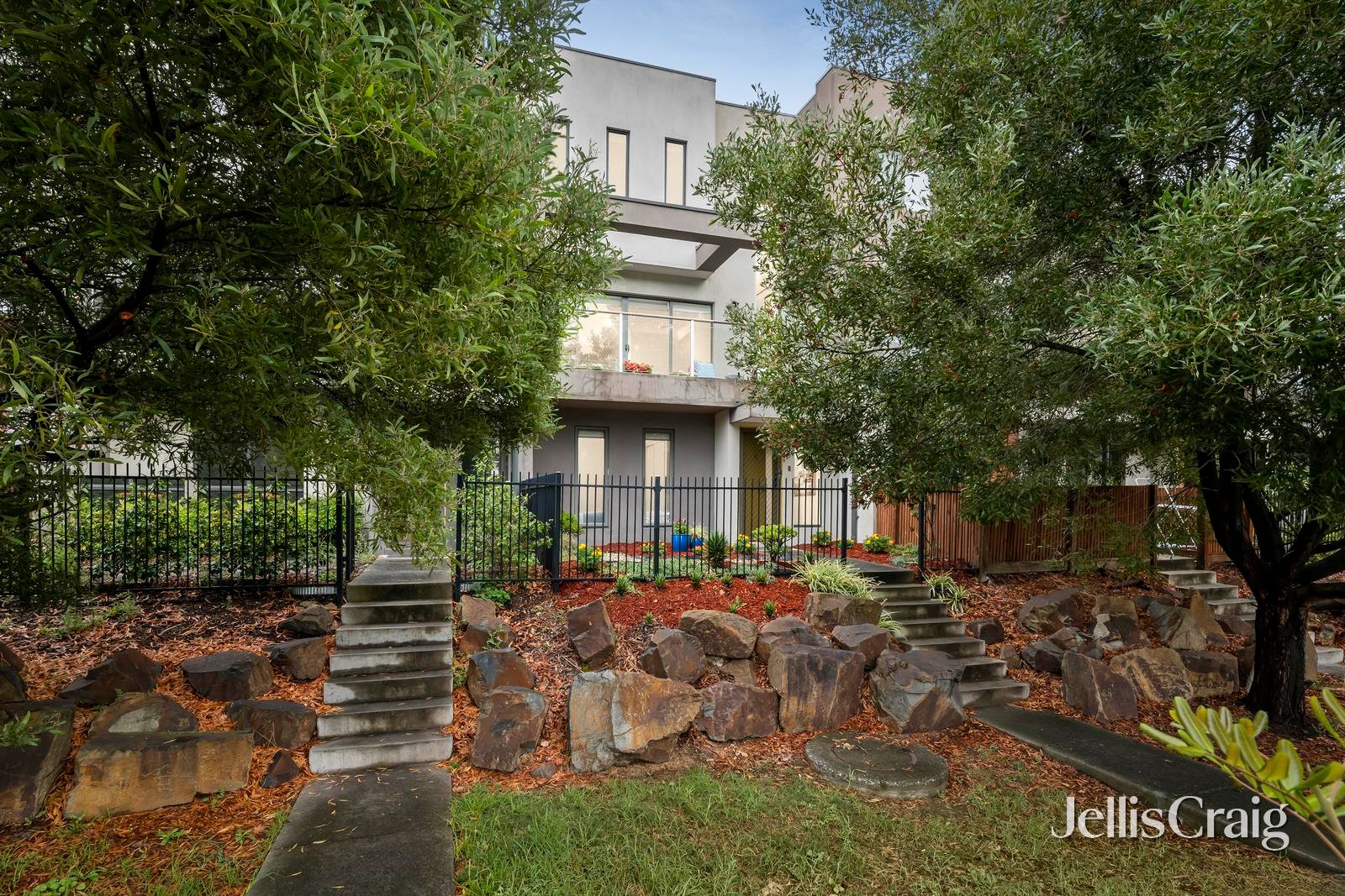 6 English Close, Mooroolbark image 1
