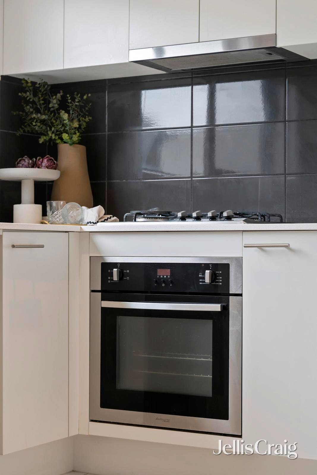 6 English Close, Mooroolbark image 5