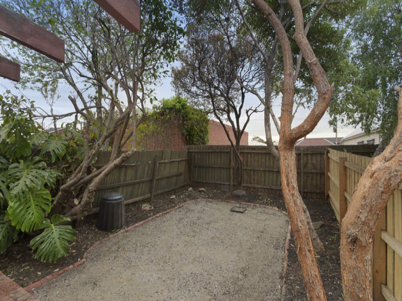 6 Errol Street, Footscray image 9