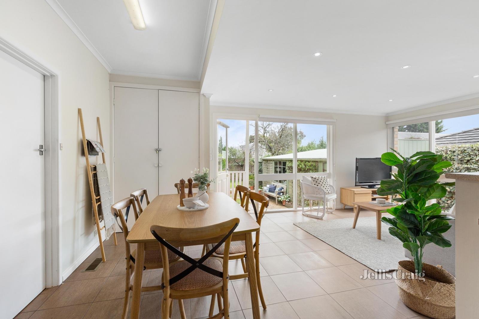 6 Esk Court, Forest Hill image 4