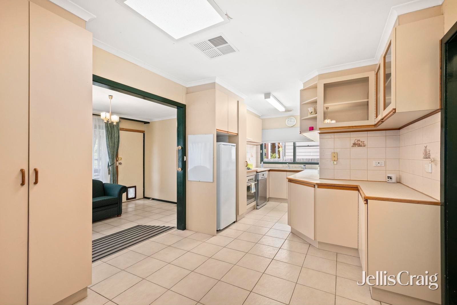 6 Essex Court, Bayswater image 4