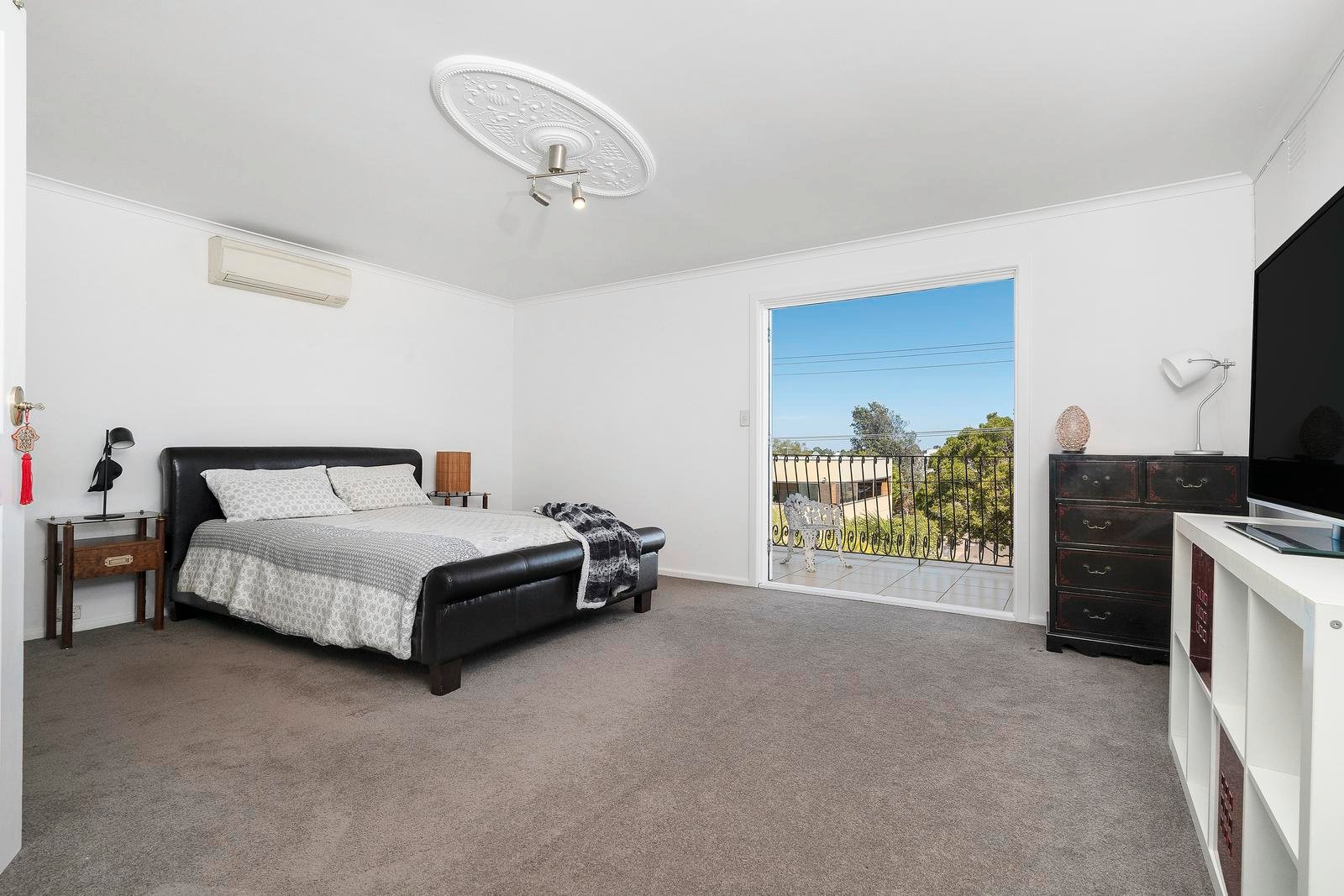 Property Gallery Thumbnail 9
