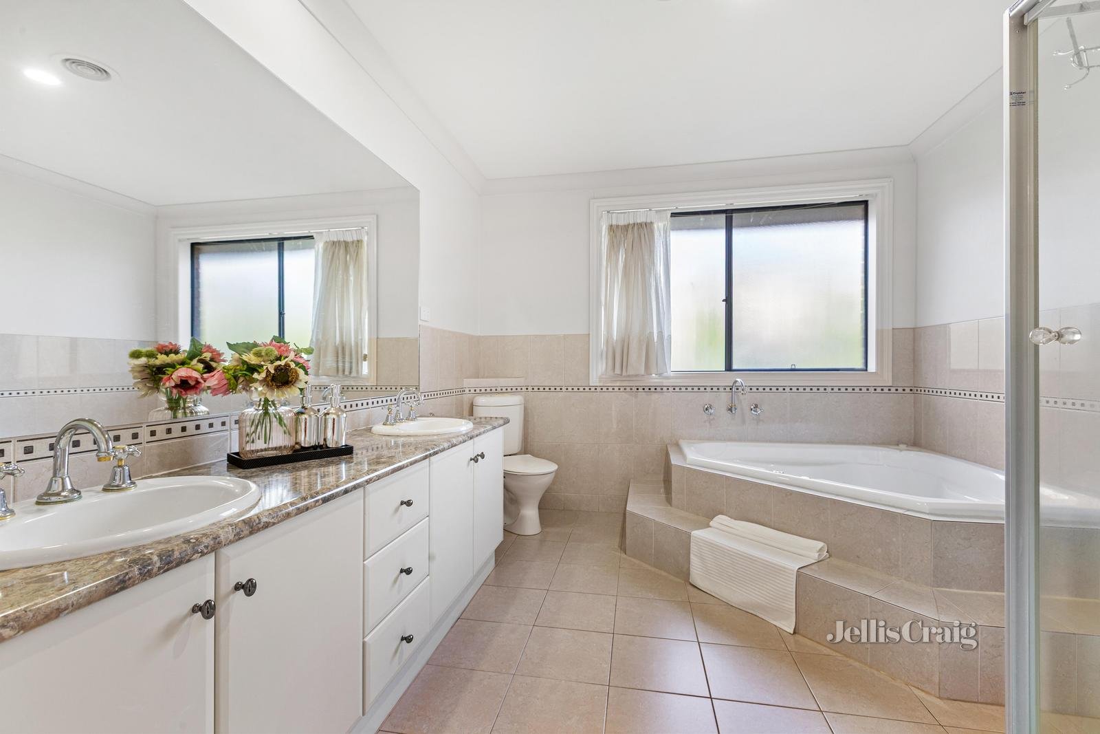 6 Fiona Court, Glen Waverley image 9