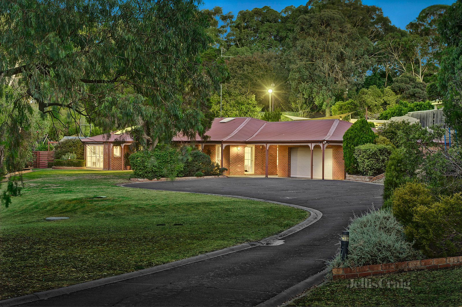 6 Fitzsimons Lane, Eltham image 1