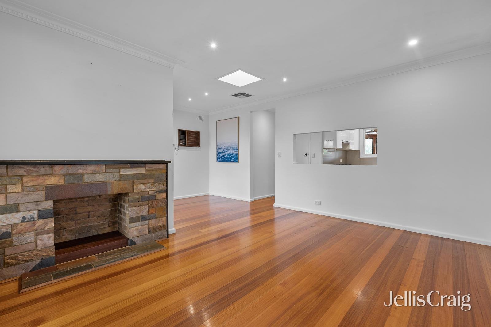 6 Flora Grove, Forest Hill image 2