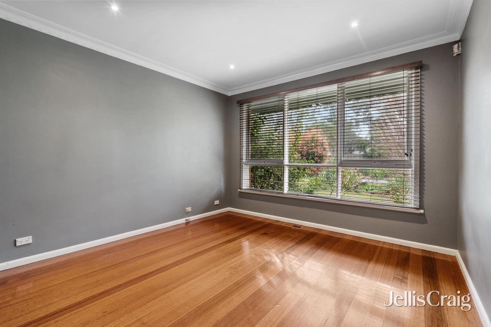 6 Flora Grove, Forest Hill image 5
