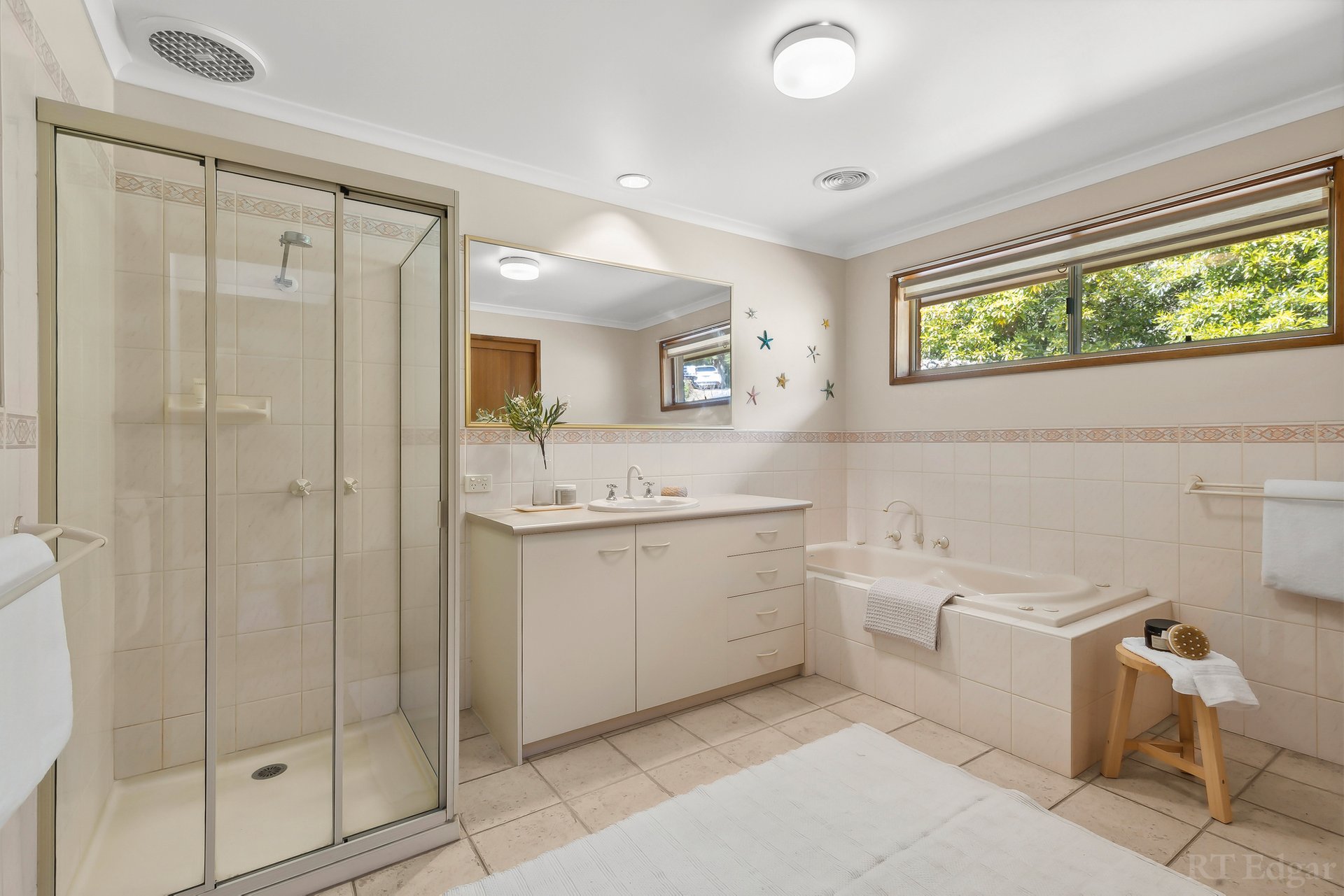 Property Gallery Thumbnail 14