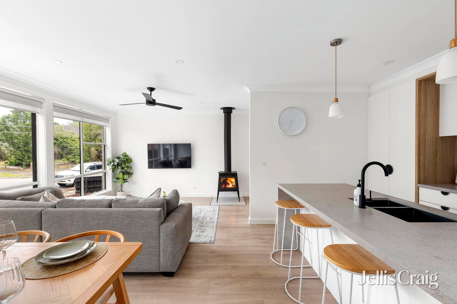 6 Gabonia Avenue, Watsonia image 2