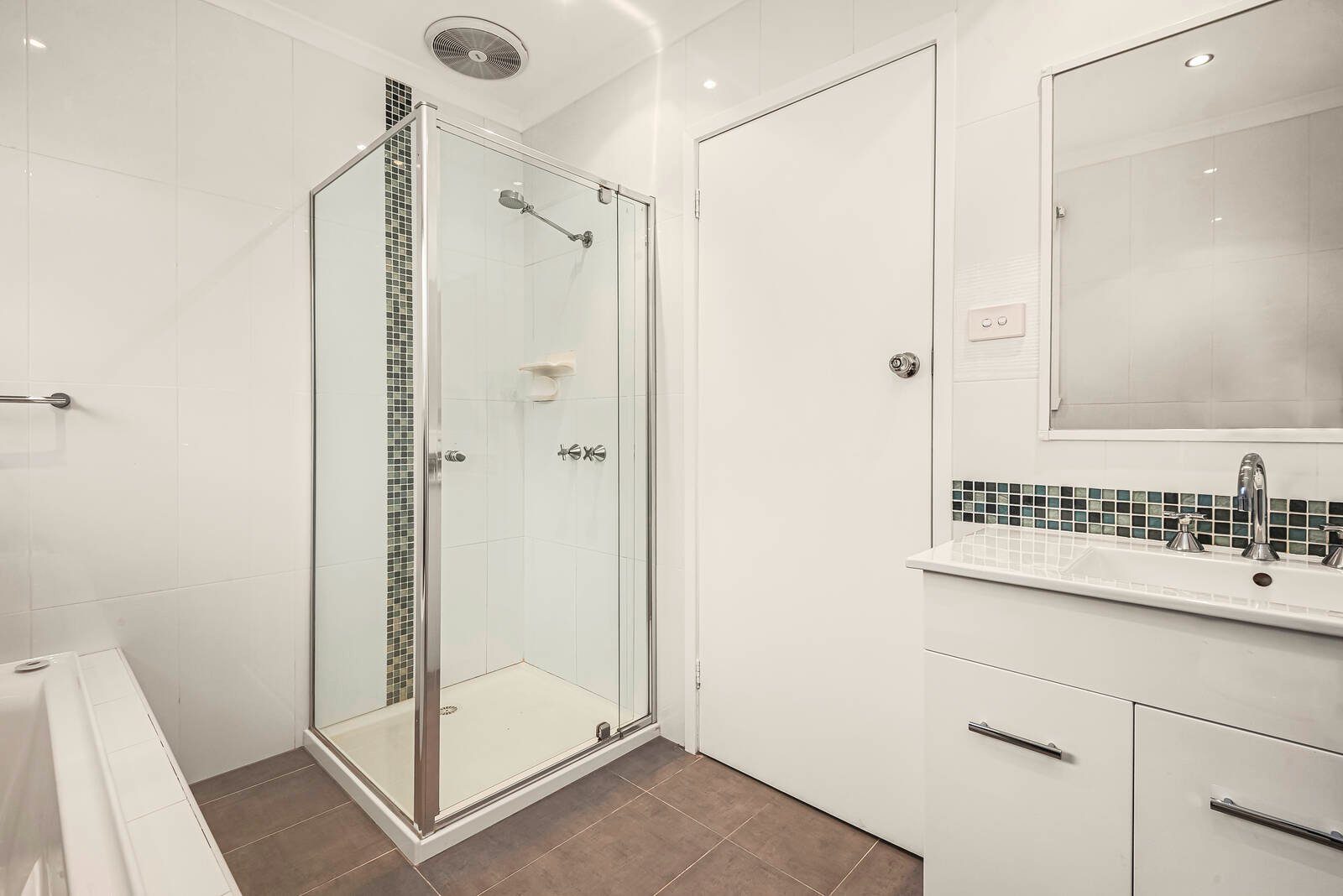 Property Gallery Thumbnail 9