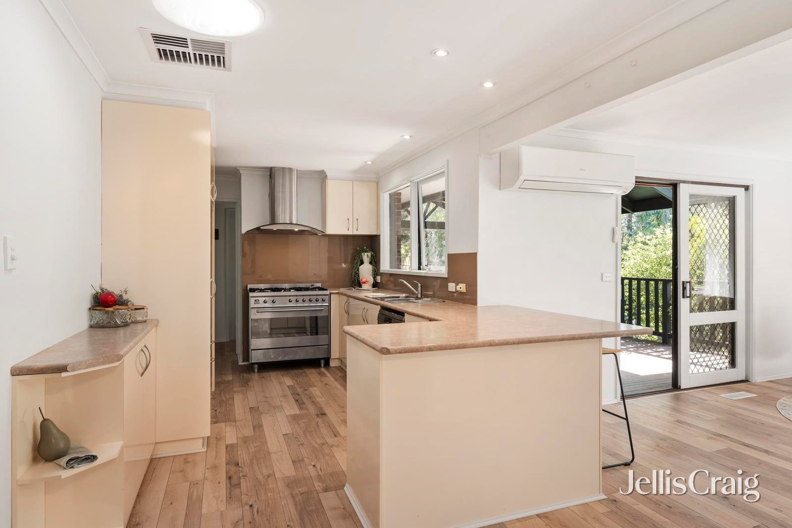 6 Gerard Court, Croydon North image 5