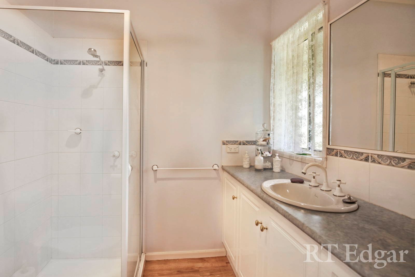 Property Gallery Thumbnail 9