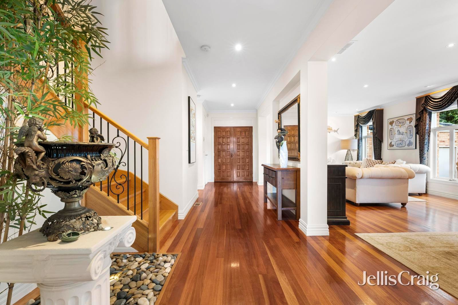 6 Glenmore Grove, Mount&nbsp;Waverley image 2