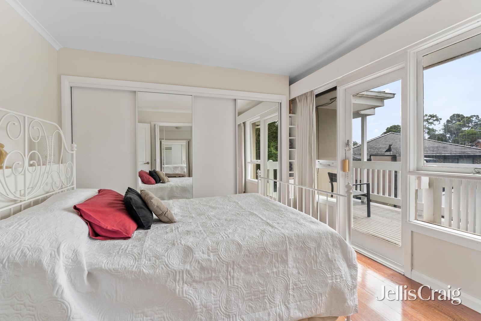 6 Golden Court, Doncaster image 8