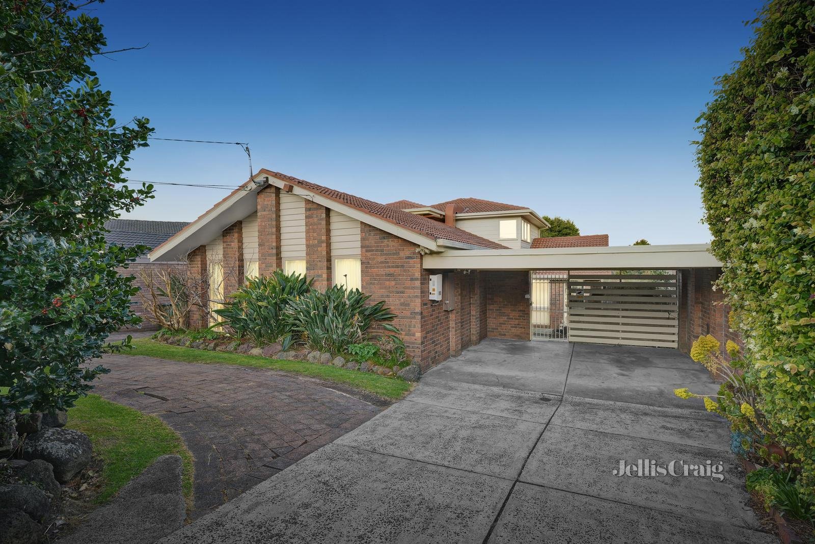 6 Guinevere Parade, Glen Waverley image 1