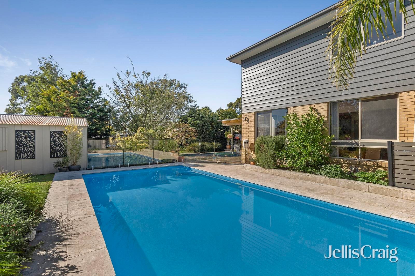 6 Gum Tree Close, Croydon image 1