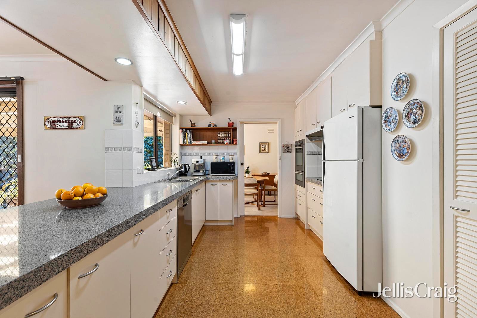 6 Gum Tree Close, Croydon image 3