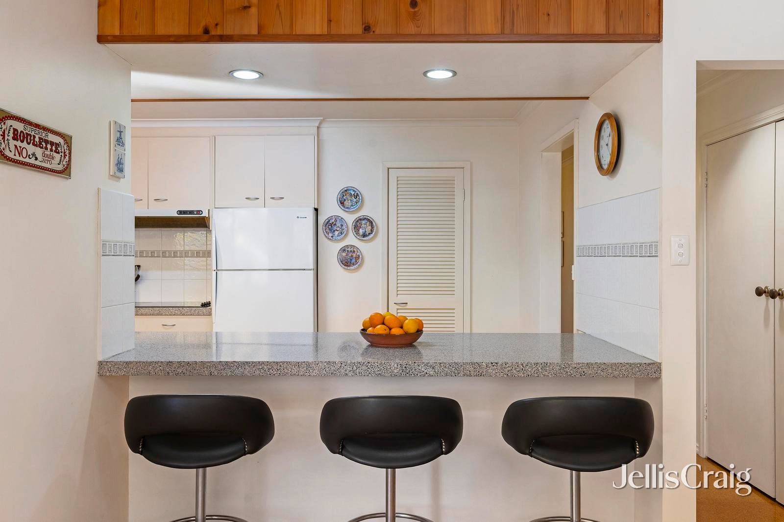 6 Gum Tree Close, Croydon image 4
